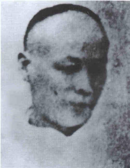 名人余既成画像